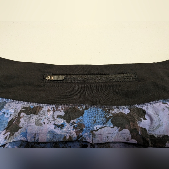 Lululemon Speed Up Shorts - Picture 7 of 8